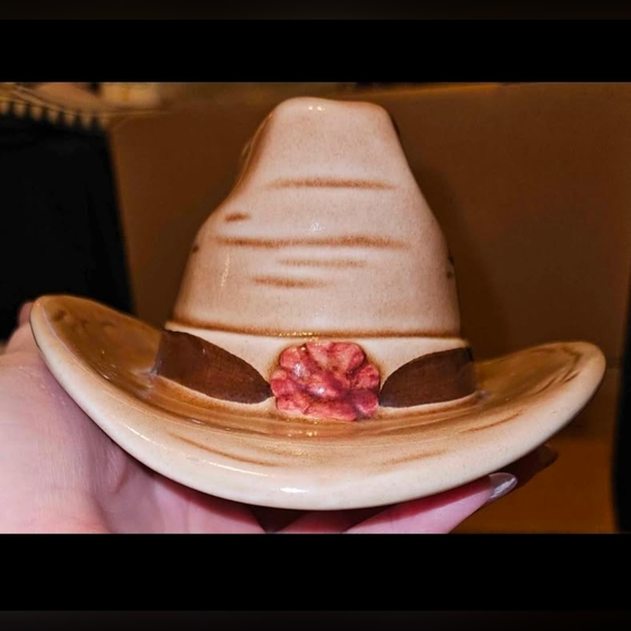 Vintage Cowboy Hat Brush Holder & Saddle Tissue Box Holder Western Bathroom Set - Picture 6 of 10